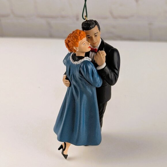 Vintage I Love Lucy Hallmark Ornament - Lucy is Enceinte 2000 - Picture 2 of 7